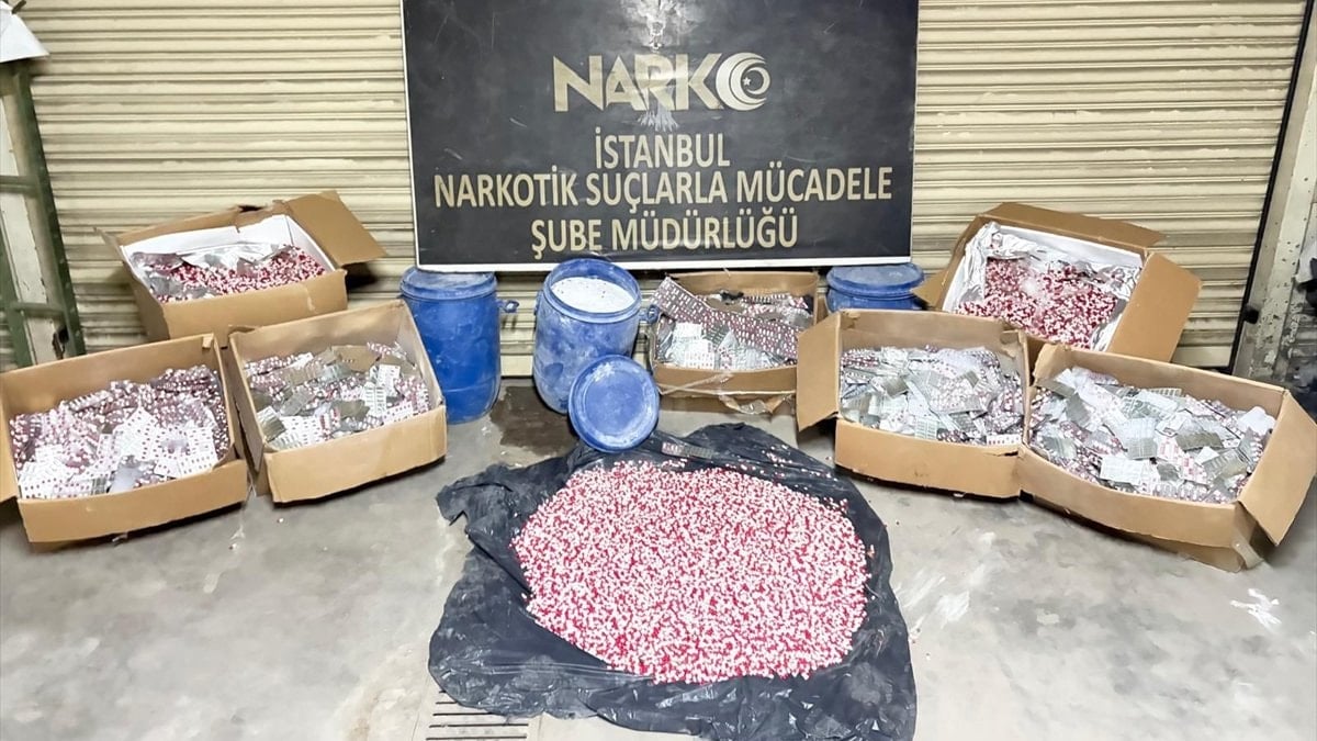 Ataşehir’de dev uyuşturucu operasyonu: Yüzbinlerce sentetik hap ele geçirildi