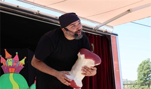 Başkan Tugay'dan Kiraz ve Aliağalı çocuklara karne hediyesi