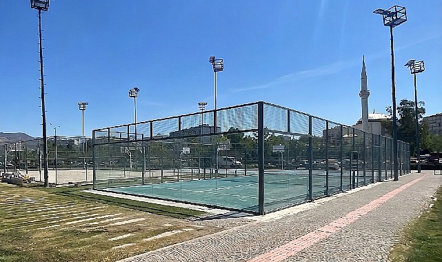 Bostanlı Sahili'ne yeni padel kortları geliyor