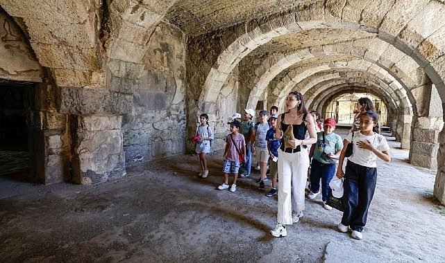 İzmir'in mirası çocuklarla geleceğe taşınıyor