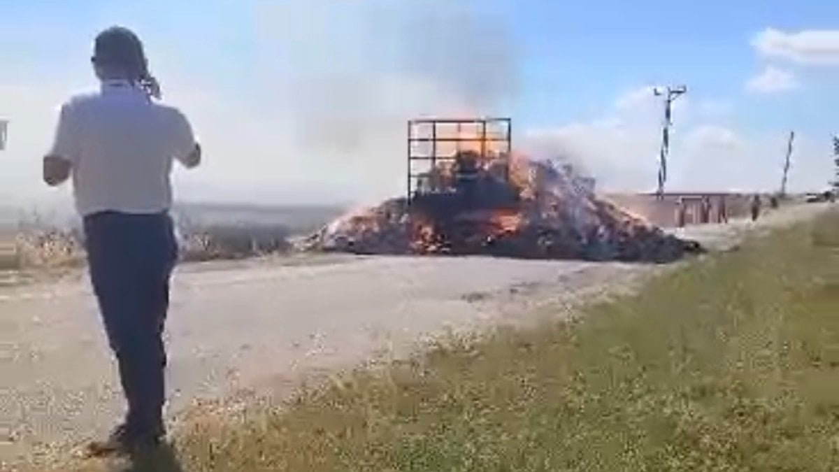 Kırklareli'de saman balyası yüklü römorkta yangın