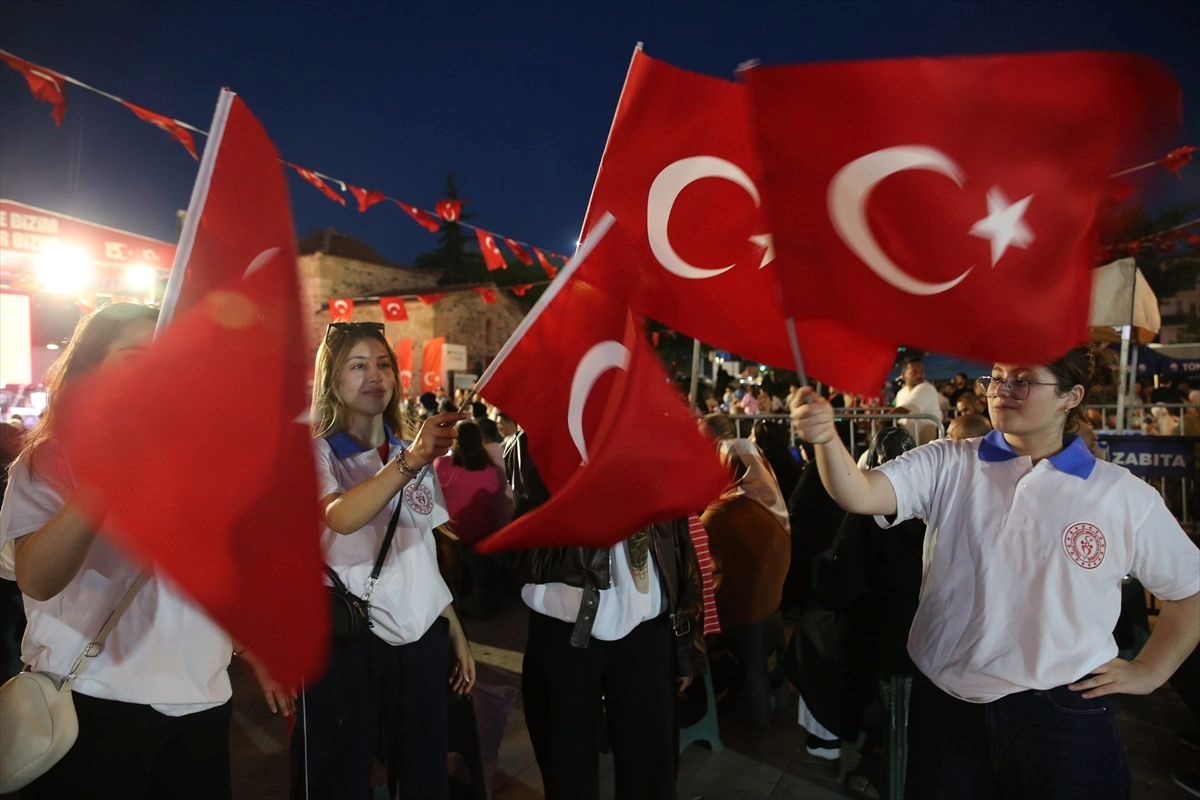 7 ilde 15 Temmuz Demokrasi ve Milli Birlik Günü coşkusu