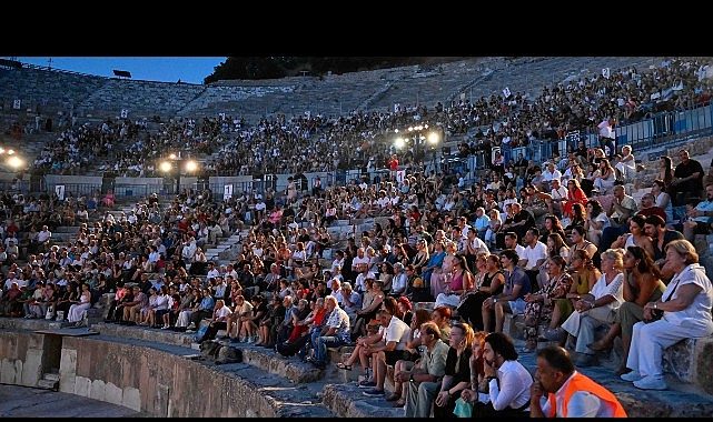 9. Uluslararası Efes Opera ve Bale Festivali'nde "Carmina Burana" Sahnelendi