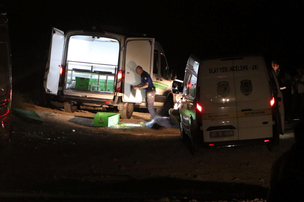 Adana’da seyir tepesinde silahlı saldırı: 1’i kadın 3 ölü