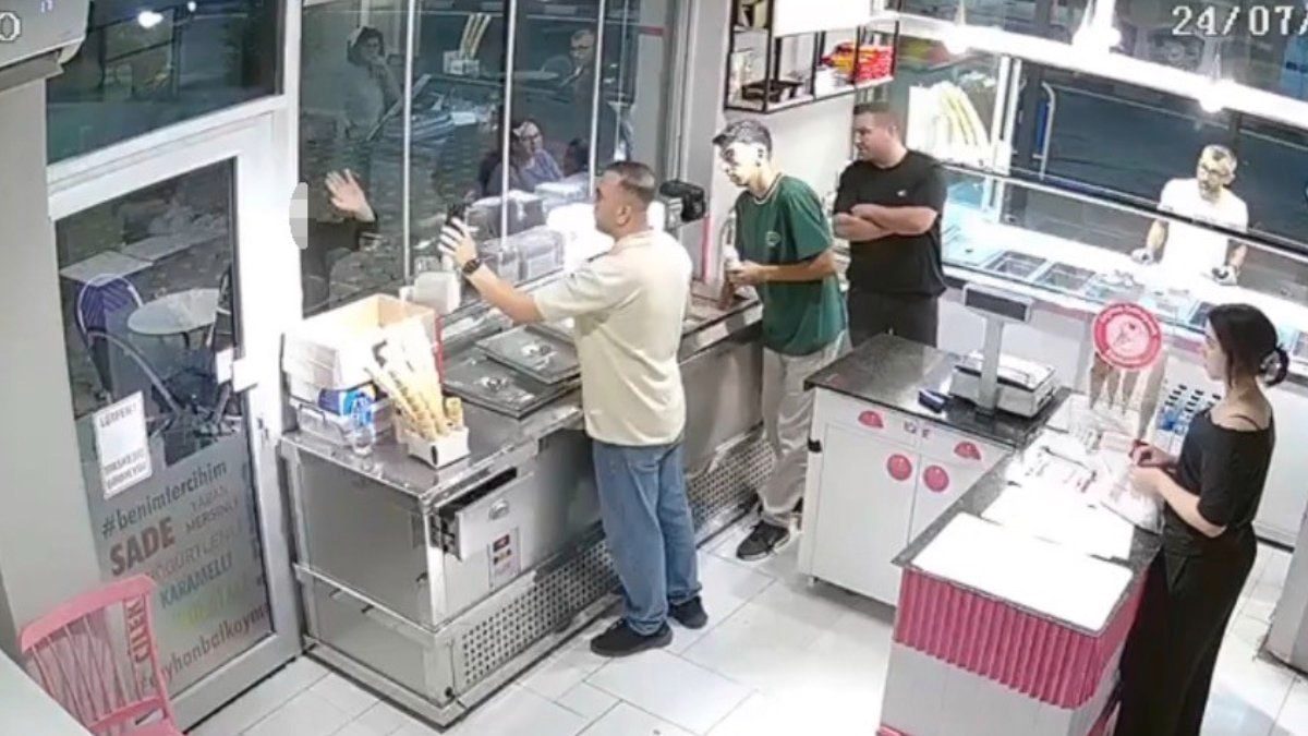 Adana'daki cinayetin kamera görüntüleri ortaya çıktı: Telefonda görüştüğü kişiye el sallayıp ateş açtı