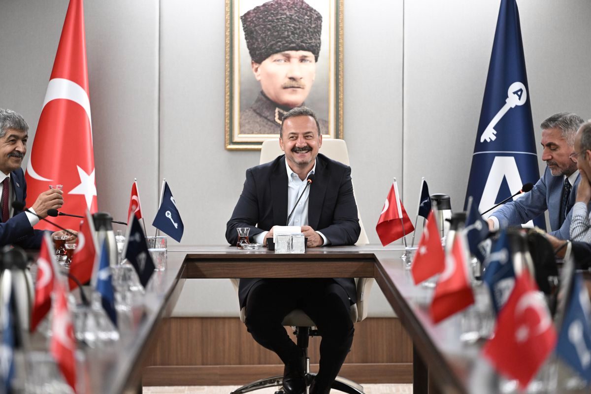 Ağıralioğlu iş insanlarıyla bir araya geldi