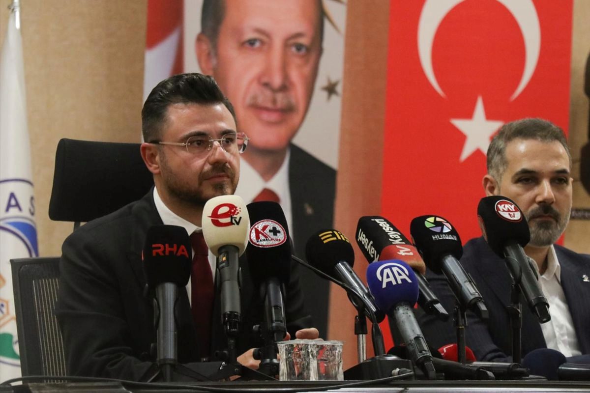 AK Parti Kayseri İl Başkanı, uyuşturucudan tutuklanan avukatın CHP'li meclis üyesi olduğunu açıkladı