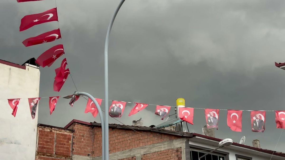 Amasya’da fırtına.... amasya valiliği: 41 evin çatısı uçtu, bir kişi yaralandı
