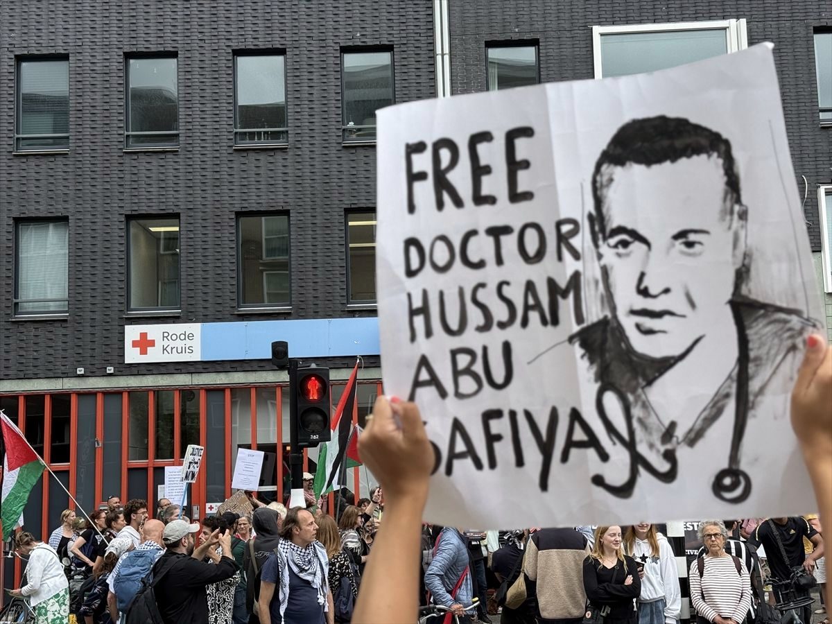 Amsterdam'da Filistin'e destek yürüyüşü düzenlendi