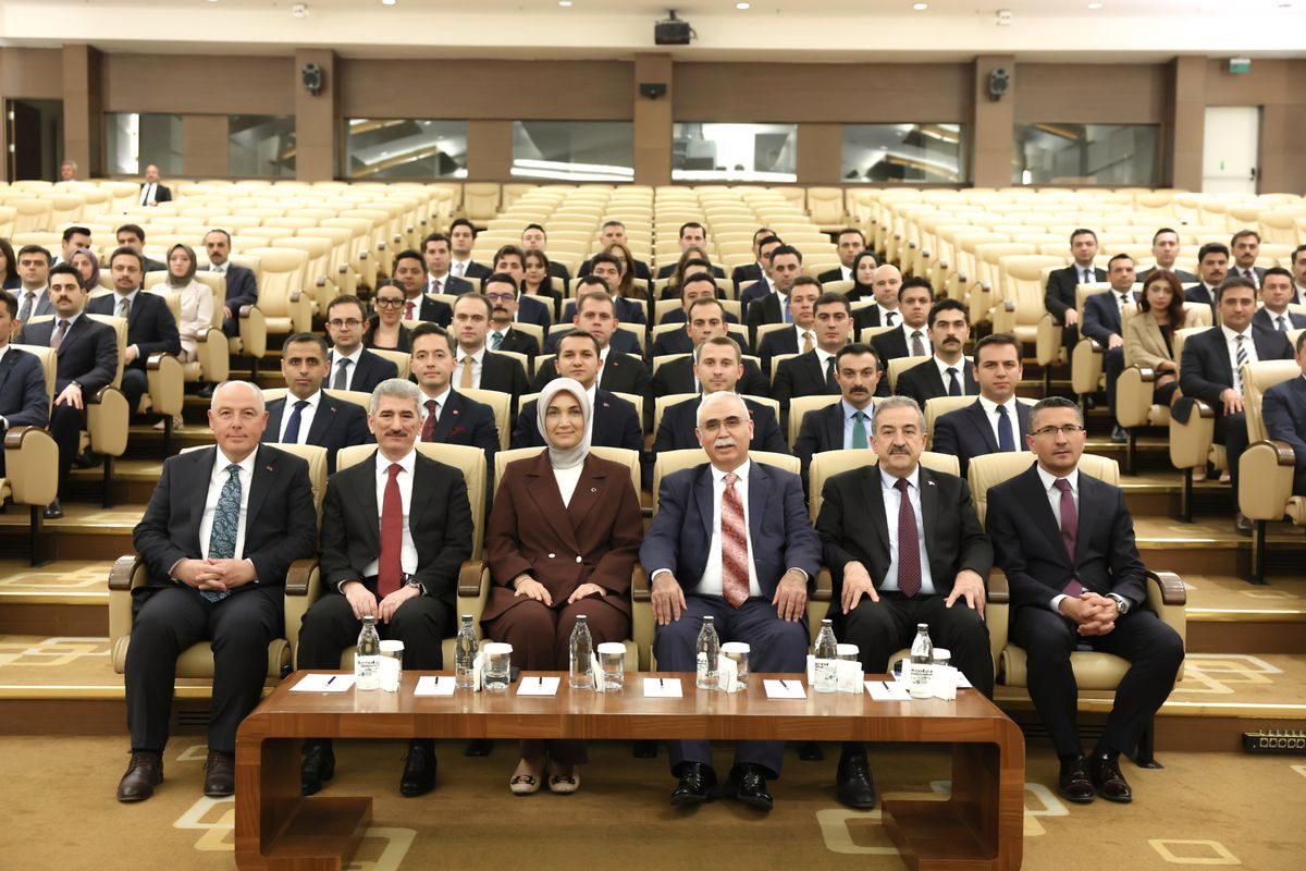 Anayasa Mahkemesi Başkanı Kadir Özkaya 111. dönem kaymakam adaylarıyla bir araya geldi