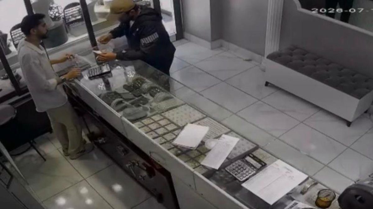 Ankara'da internetten soygun yöntemleri araştırıp kuyumcuyu silahla gasbetti