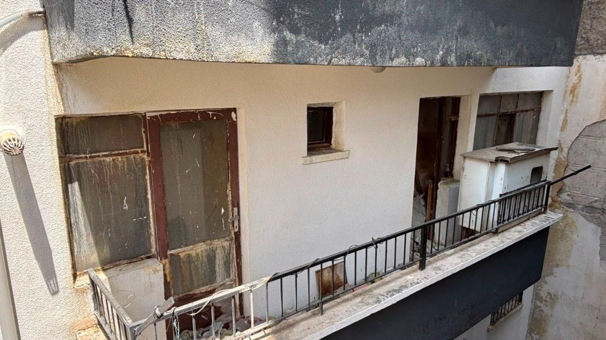 Ankara'da yaşlı çiftin evinden kamyon dolusu çöp çıkartıldı