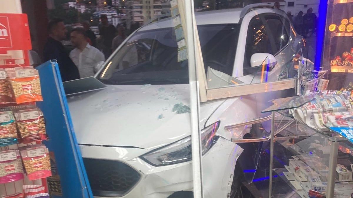 Artvin'de kontrolden çıkan araç, iş yerine daldı