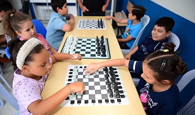 Aydın Büyükşehir Belediyesi'nin Satranç Eğitimleri Sürüyor