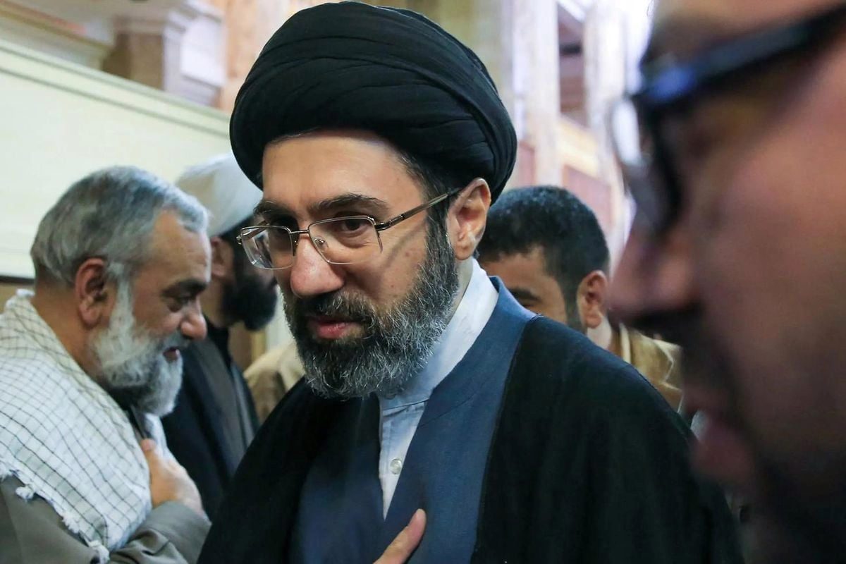Babasının cenaze törenine katılmayan İran dini lideri Hamaney'den uzun zaman sonra açıklama