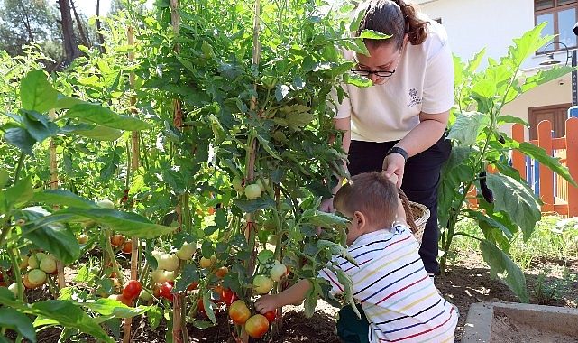 Başkan Çerçioğlu'nun Öncülüğünde Otizm Destek Merkezlerinde İlk Ders Doğa Sevgisi