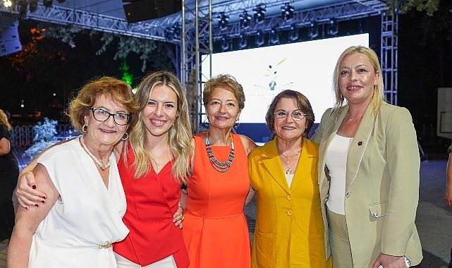 Başkan Hatice Gençay Burhaniye Kitap Fuarı'nda Deneyimlerini Paylaştı