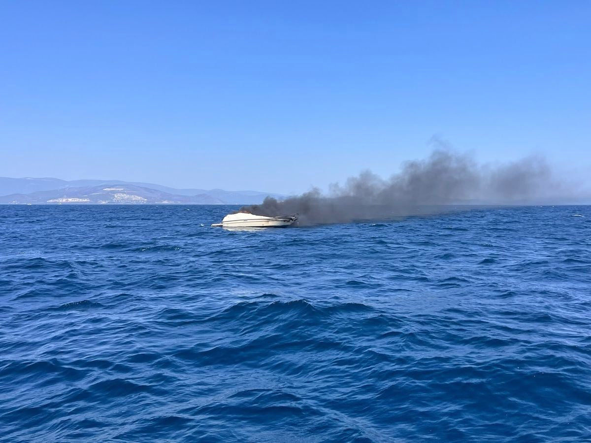 Didim açıklarında tekne yangını: 2 kişi denizden kurtarıldı