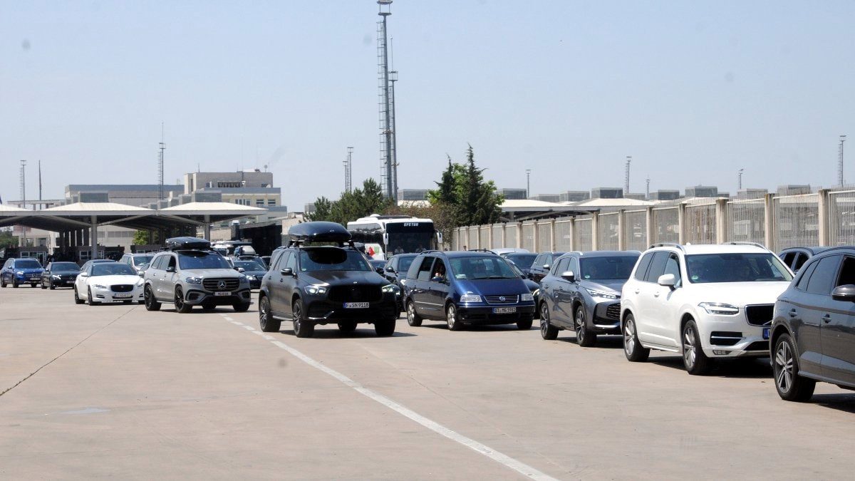 Edirne'deki sınır kapılarında gurbetçi yoğunluğu