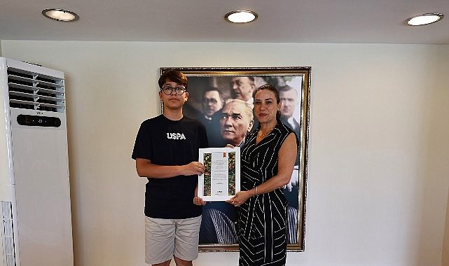 Efes Selçuk'un Gururu Emirhan Kaptan'a TEMA Vakfı Bağışıyla Tebrik