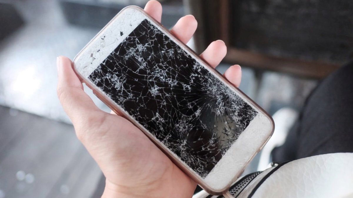 Erkekler iPhonelarını parçalamaya başladı: İlginç akımın nedenine bakın