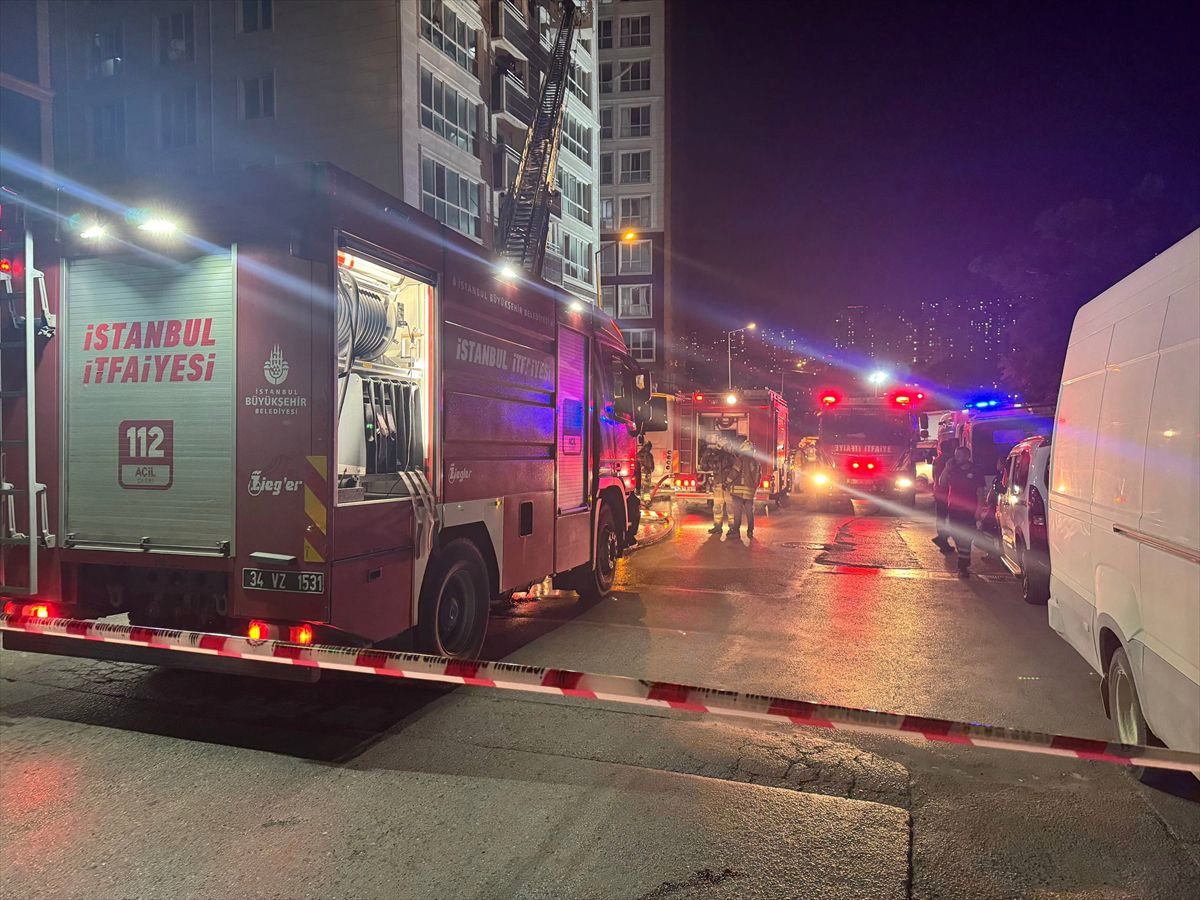 Esenyurt'ta 14 katlı binada yangın: 13 kişi kurtarıldı