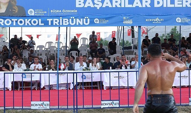 Feslikan Yağlı Pehlivan Güreşleri'ni Başpehlivan Erkan Taş kazandıf