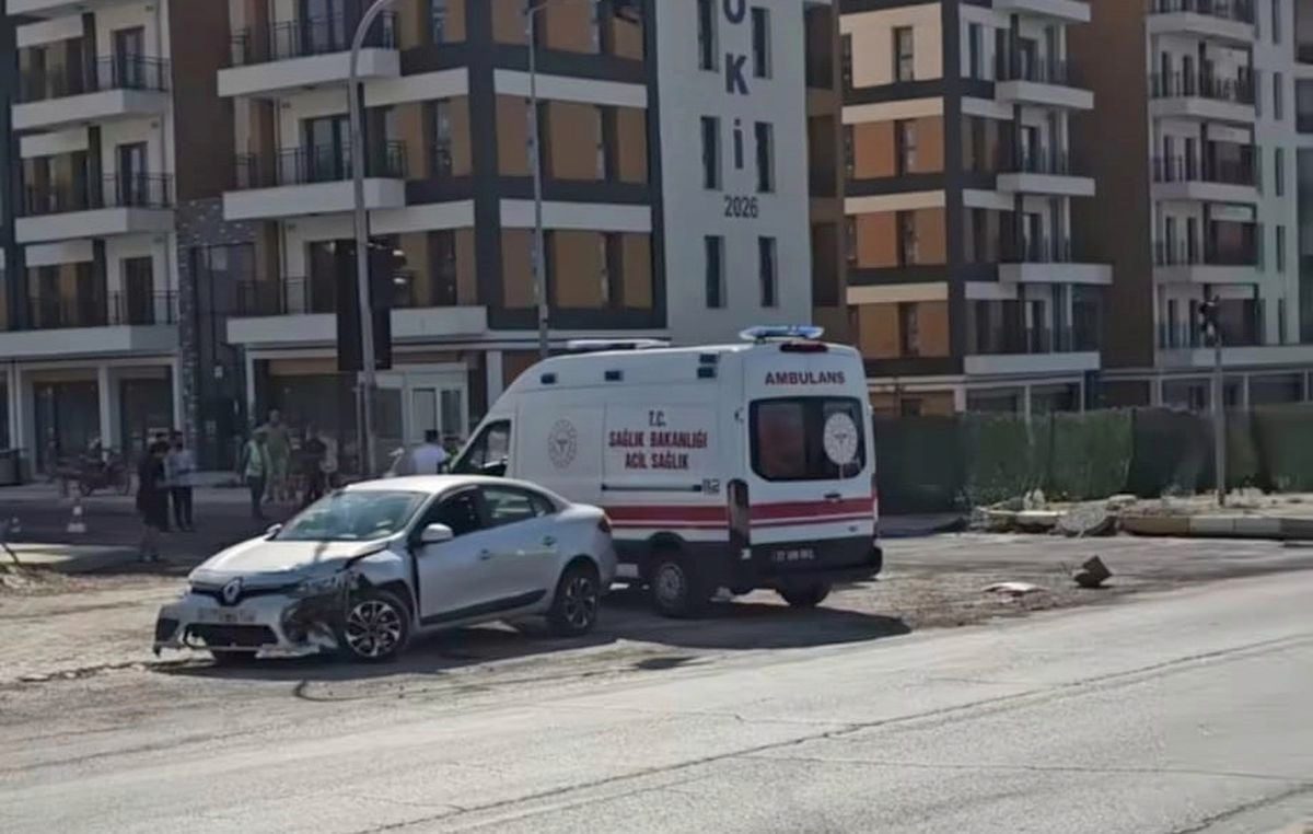 Gaziantep'te iki otomobil çarpıştı; 4 yaralı