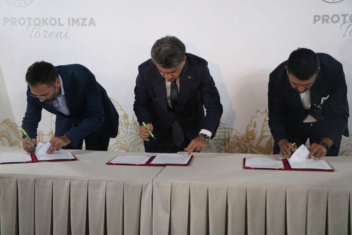Grand Kartal Yangınında 8 Yakınını Kaybeden Avukat Gültekin, Çocuklarının Adını Yaşatacak Kütüphane İçin Protokol İmzaladı