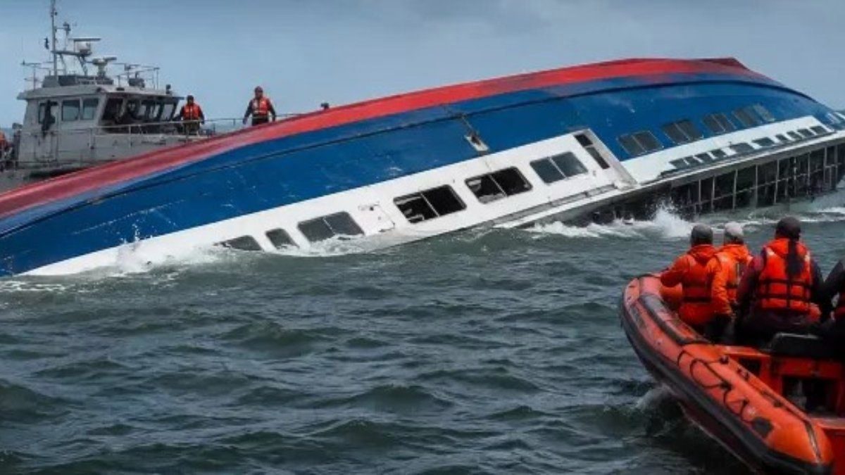Guyana açıklarında 116 kişilk yolcu feribotu alabora oldu
