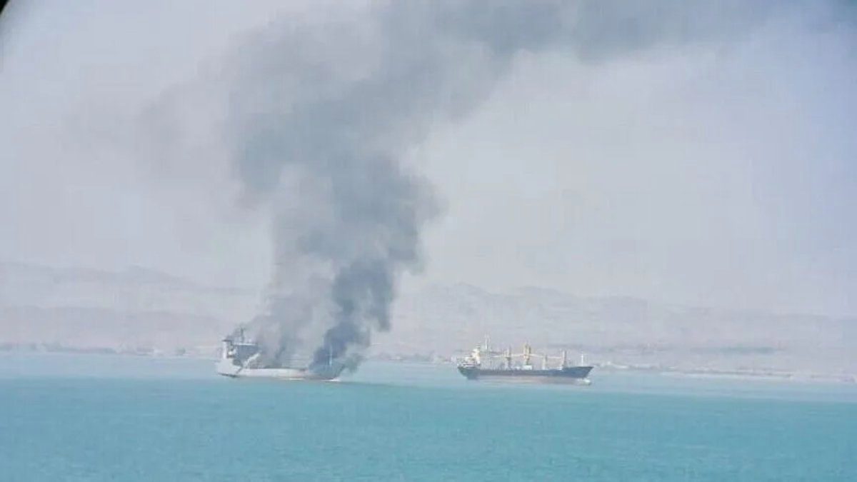 İran: Hürmüz Boğazı'nda güvensiz rotada seyreden iki tanker 'patladı'