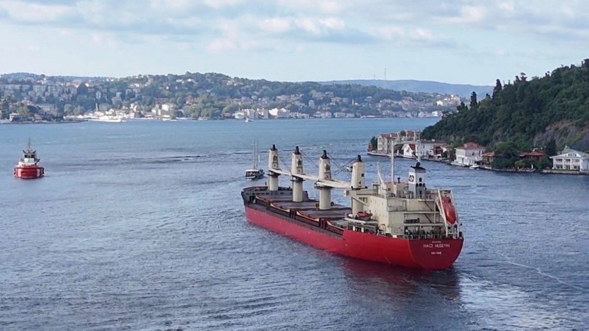İstanbul Boğazı'nda gemi arızası: Trafik çift yönlü kapatıldı