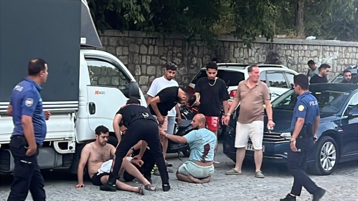İstanbul'daki yol verme kavgasında 4 kişi bıçaklandı: Polis havaya ateş açtı