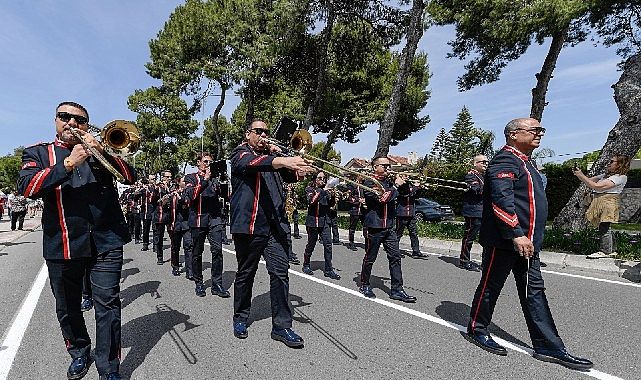 İzmir'in tarihine 83 yıldır "müzikle" tanıklık ediyorlar