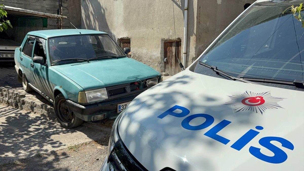 Karabük'te polisin "dur" ihtarına uymayan sürücü aracını bırakıp kaçtı