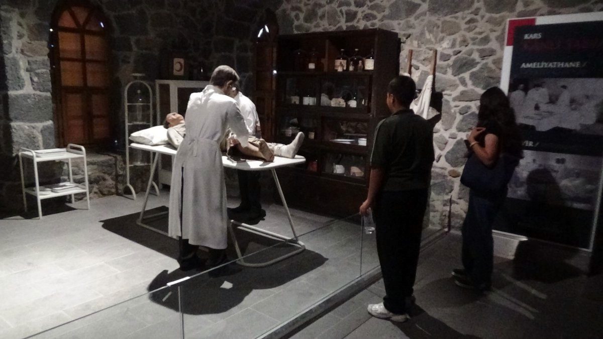 Kars Kafkas Cephesi Harp Tarihi Müzesi, görenleri etkiliyor