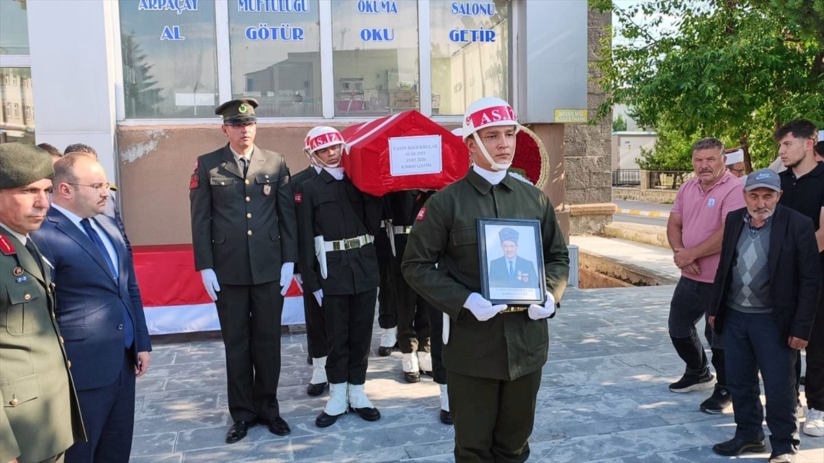 Kars'ta vefat eden Kıbrıs gazisi son yolculuğuna uğurlandı