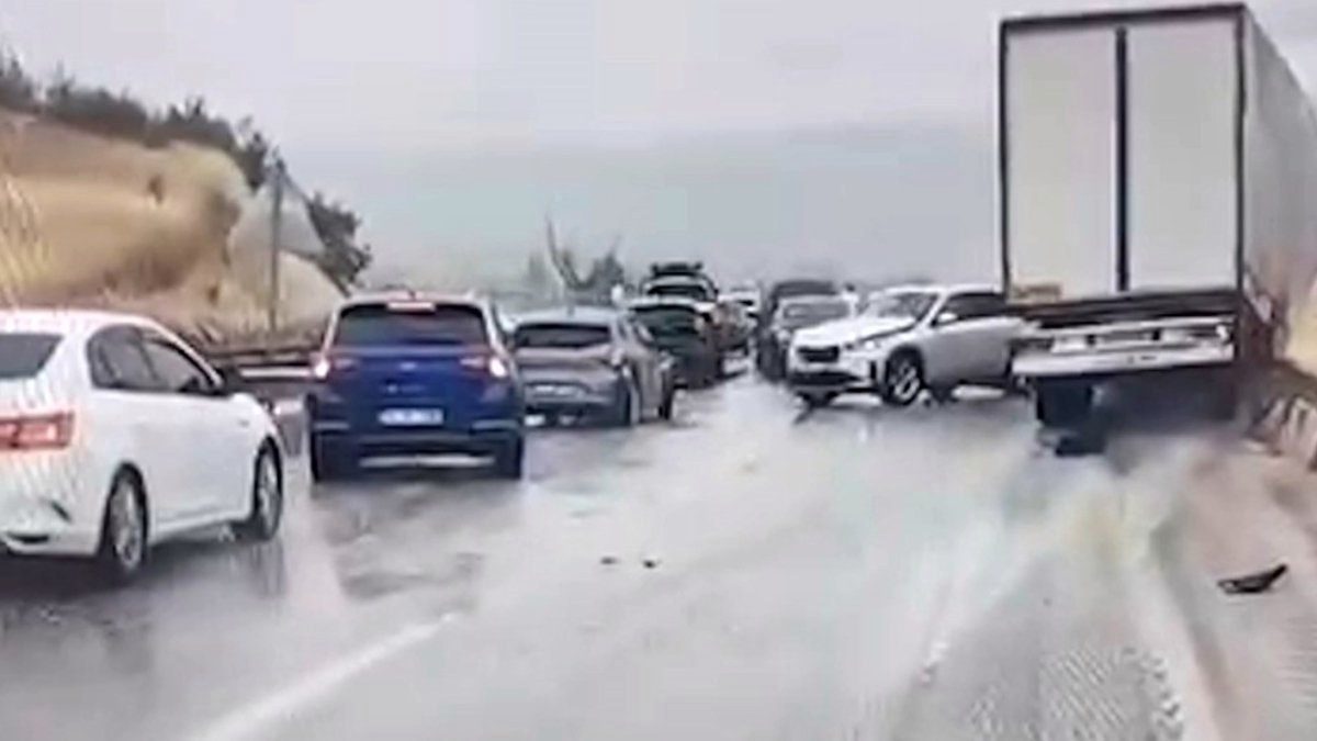 Kastamonu'da zincirleme trafik kazası kamerada