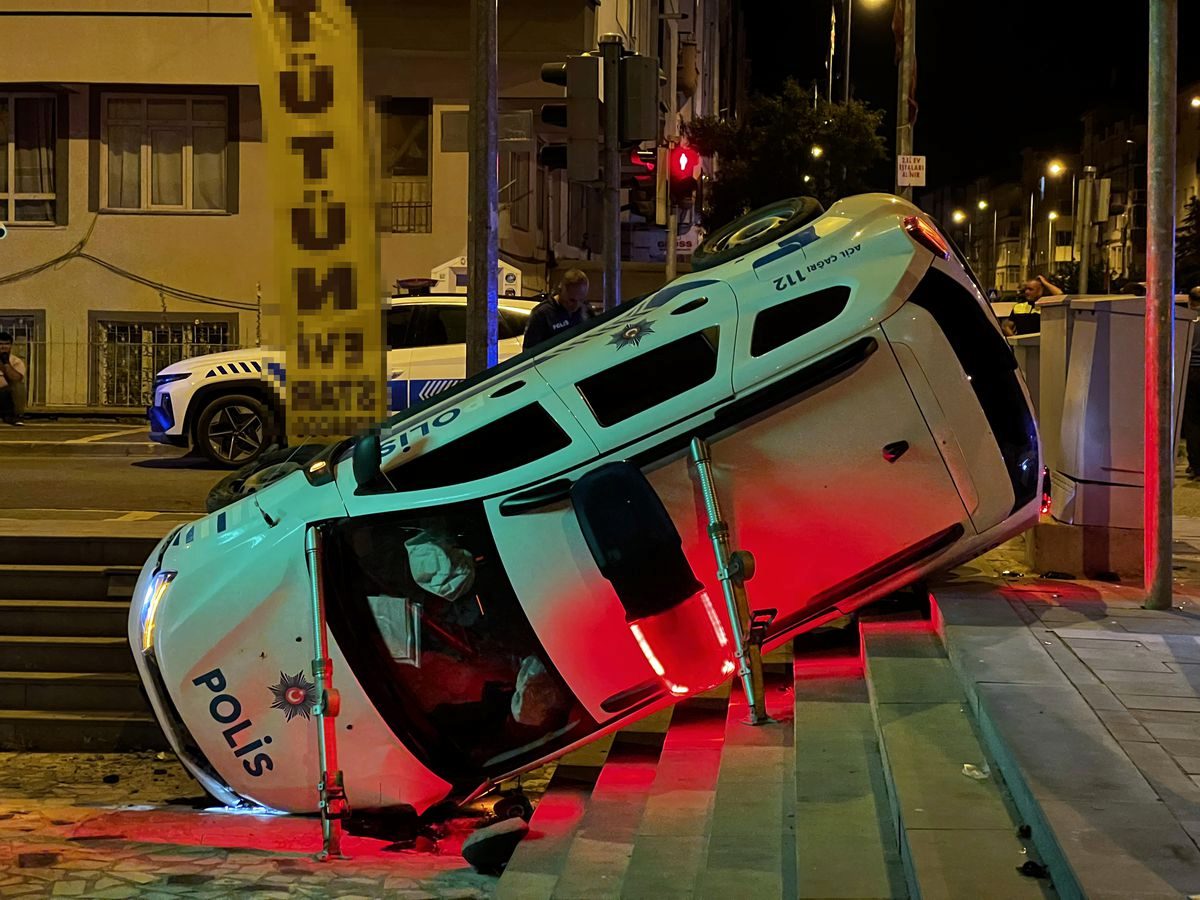 Kayseri'de otomobil ile çarpışan polis aracı devrildi: 3 yaralı