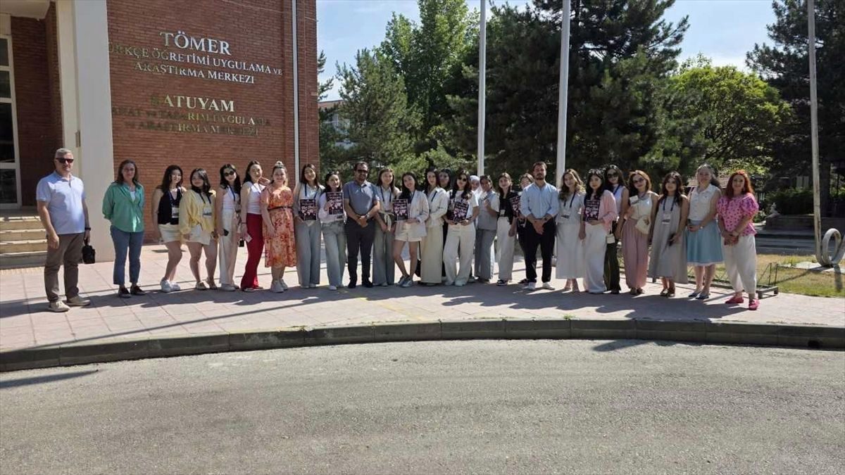 Kazakistanlı öğrenciler Anadolu Üniversitesinde Türk dili ve kültürünü deneyimledi