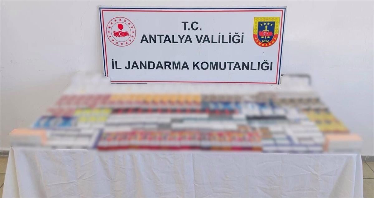 Kemer'de kaçak sigara ve elektronik ürün operasyonu