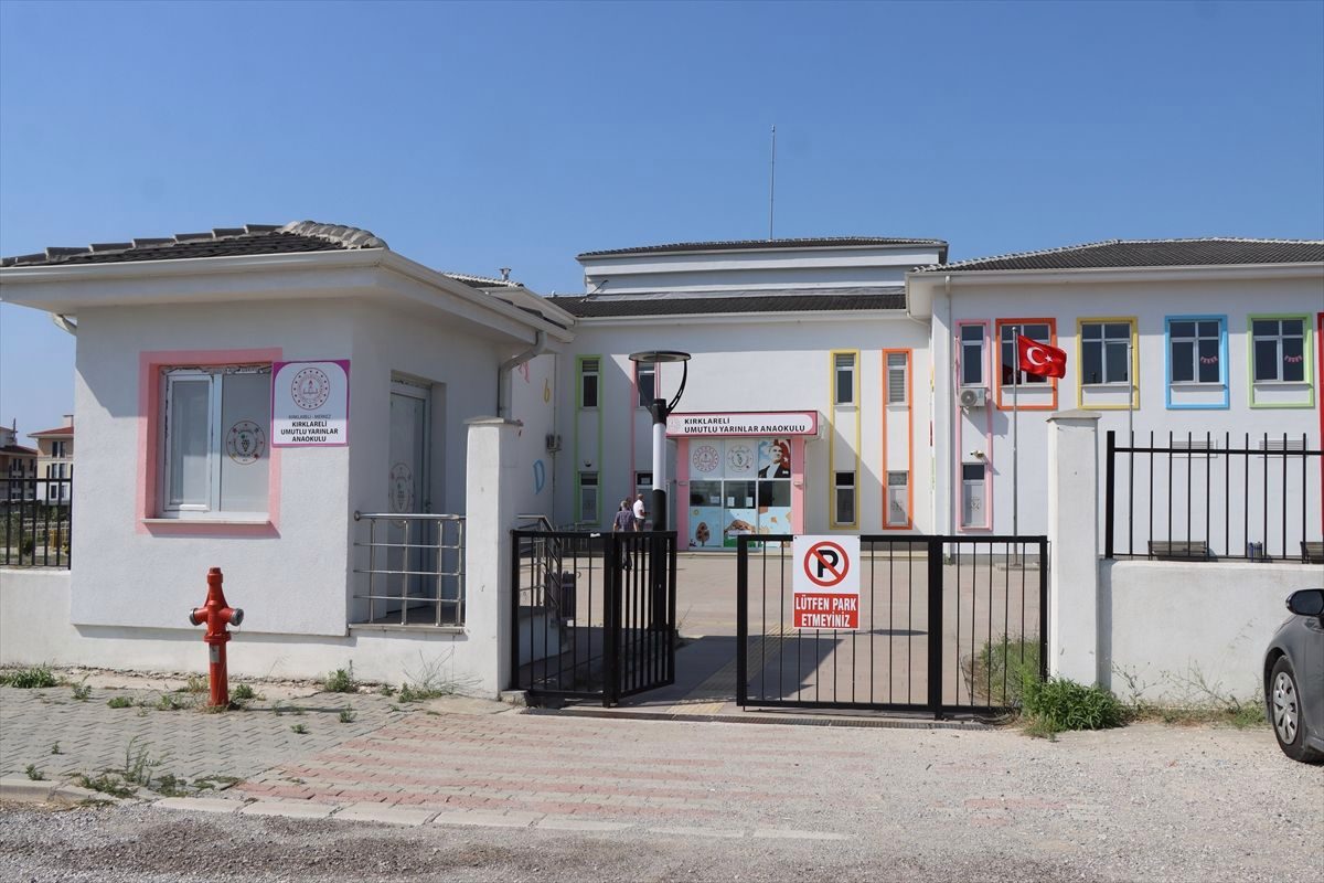 Kırklareli'nde yükümlüler anaokulunu boyadı