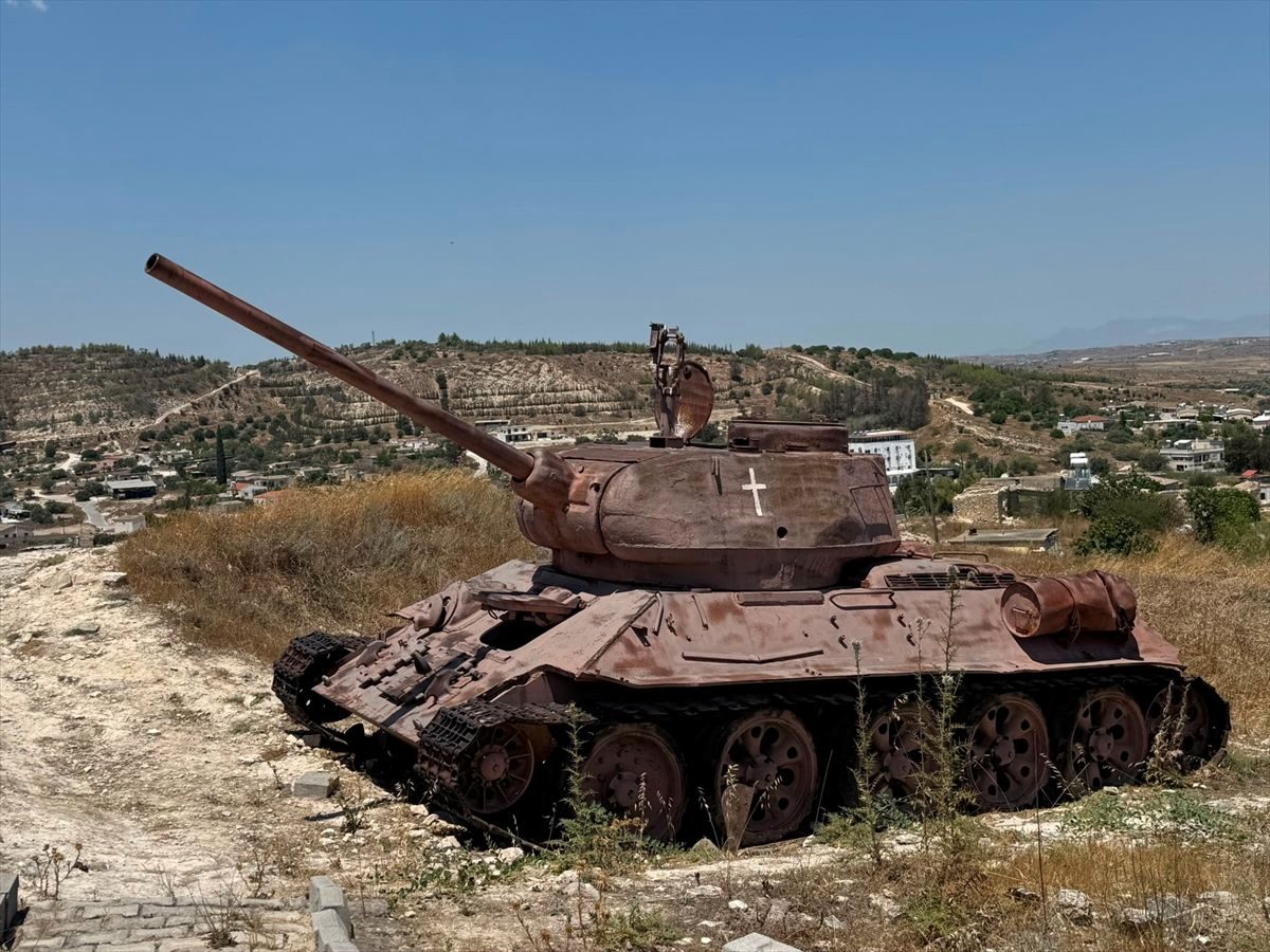 KKTC'deki Kıbrıslı Türk Mücahitlerin cesaretlerinin sembolü: "Tutsak Tanklar"