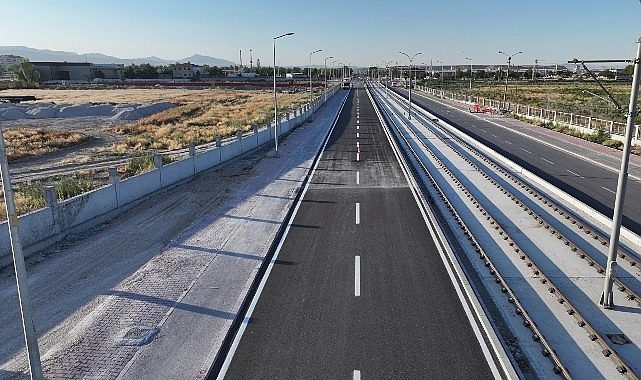 Konya Büyükşehir, Şehir Hastanesi-Yeni Sanayi Tramvay Hattı Güzergâhındaki Bölgelerin Yol Altyapısını Güçlendiriyor