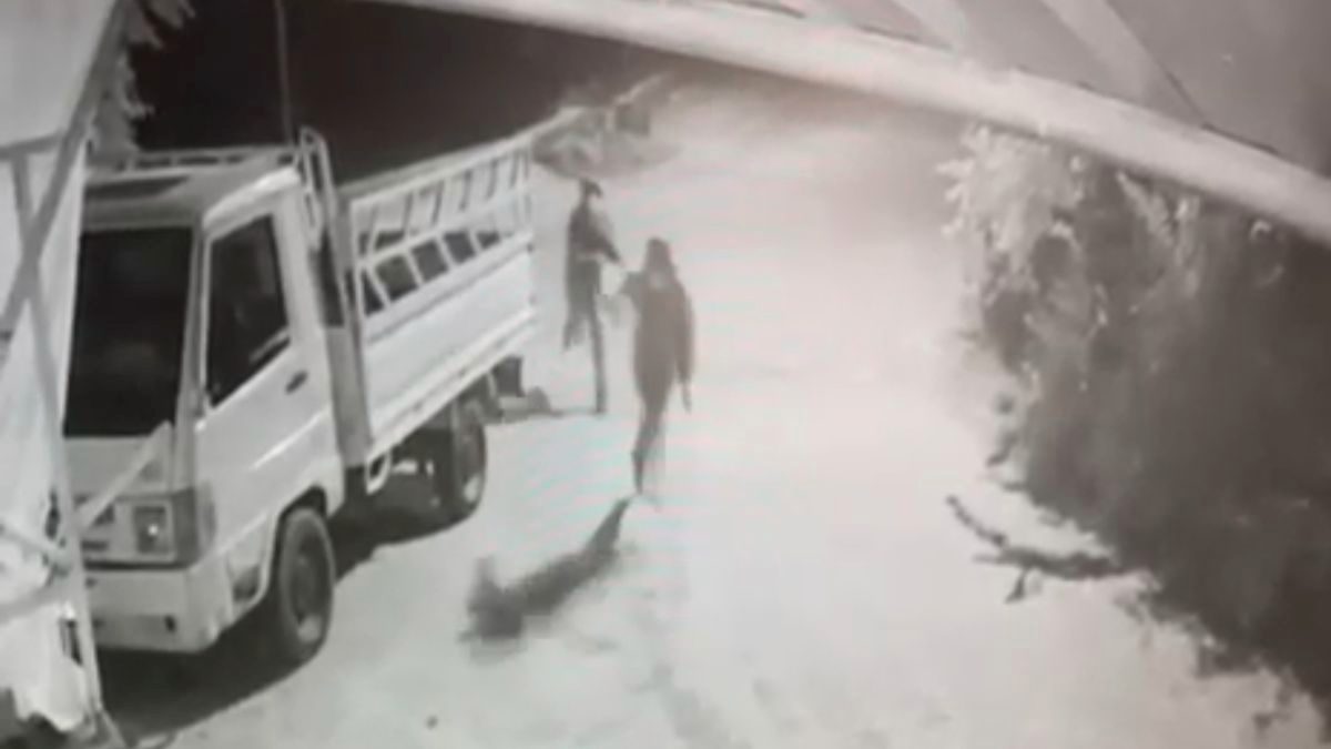 Malatya'da 2 şüpheli otomobile kurşun yağdırdı; o anlar kamerada