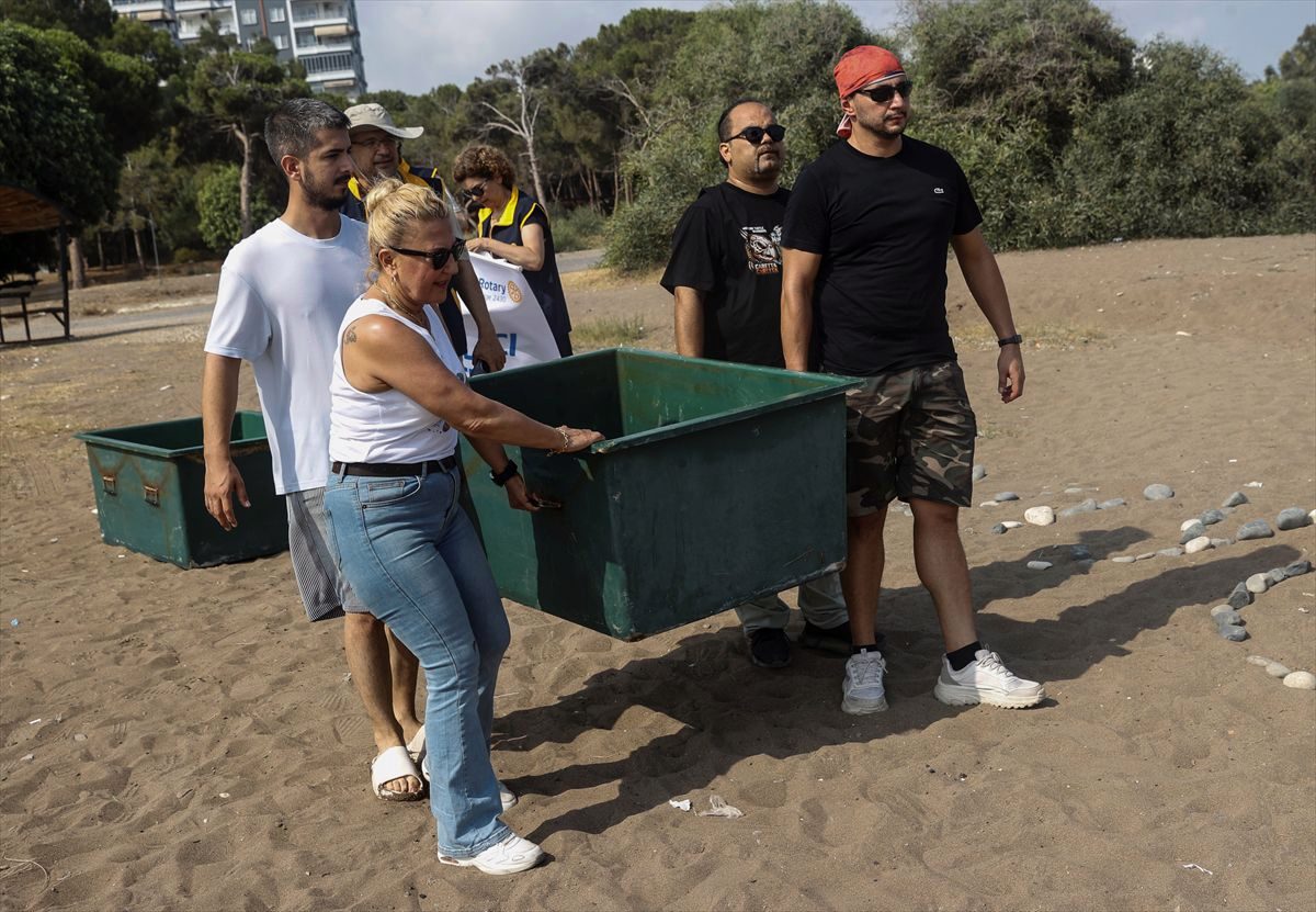 Mersin'de uydu takip cihazı takılan 2 yeşil deniz kaplumbağası denizle buluşturuldu