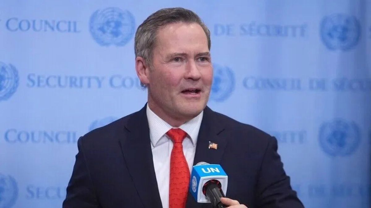 Mike Waltz: Trump diplomasiye alan açmak için İran saldırılarını durdurdu