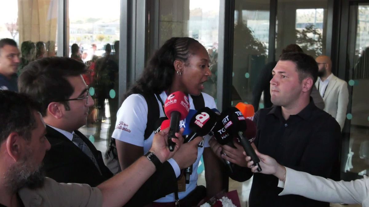 Milli Kadın Voleybol Takımı, VNL Şampiyonu Olarak Türkiye'ye Döndü: 'Güzel Günler Bizi Bekliyor'