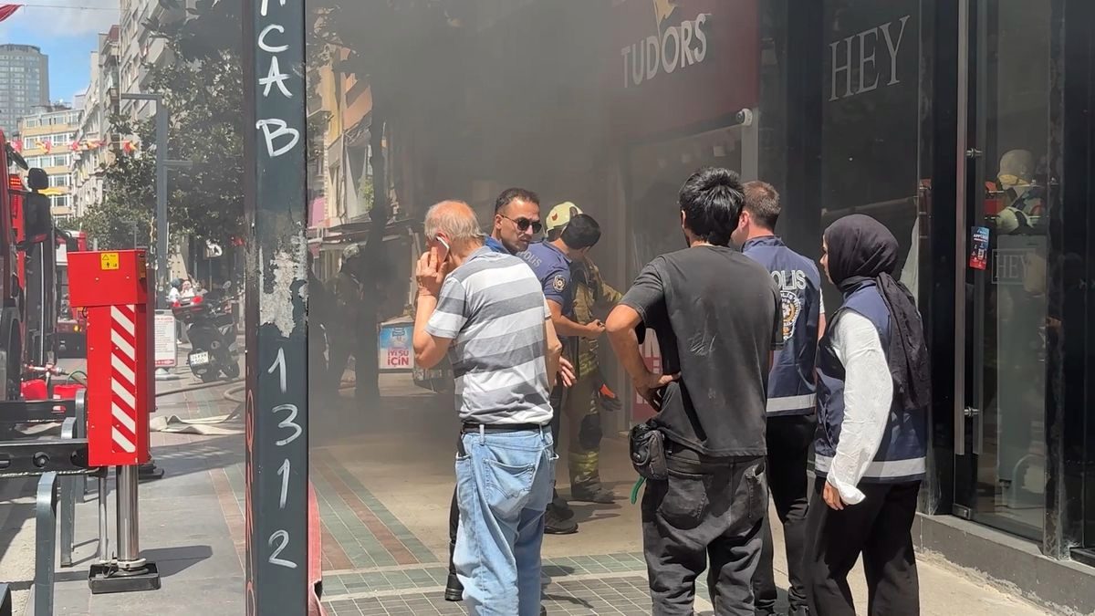 Nişantaşı'nda 7 katlı binada yangın