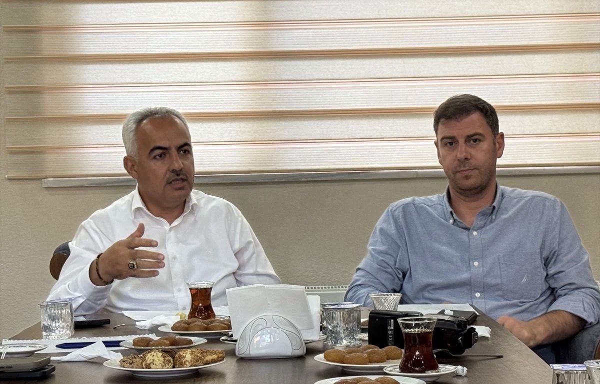 Oltu Belediye Başkanı Adem Çelebi, ilçede yapılacak projeleri anlattı